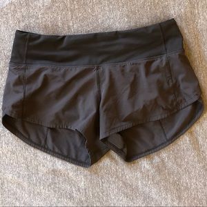 lululemon black speed up short 2.5